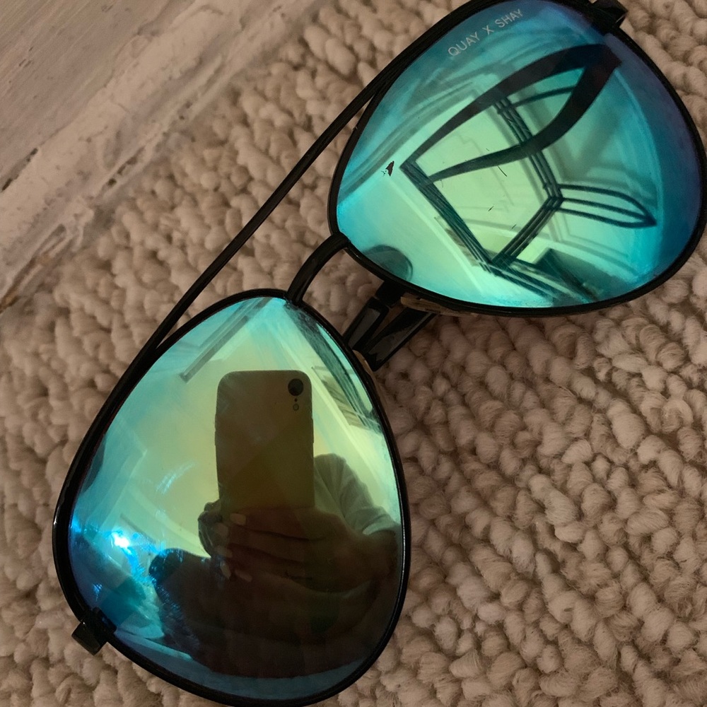 Quay Vivienne Sunglasses - Blue Mirror lens